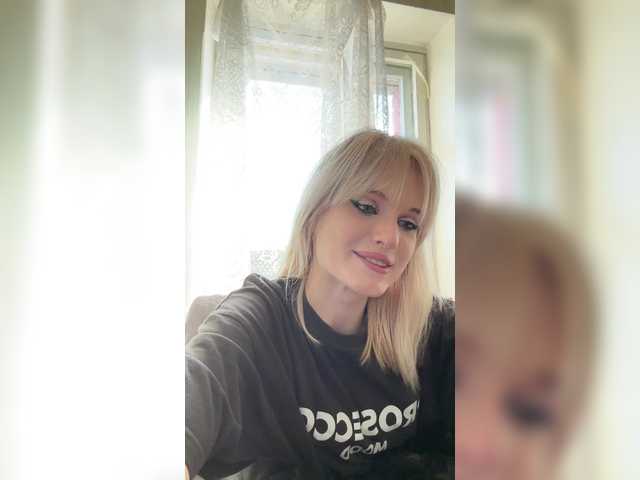LizzuCrown live cam on BongaCams