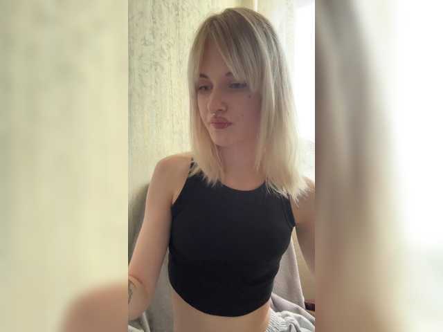 LizzuCrown live cam on BongaCams