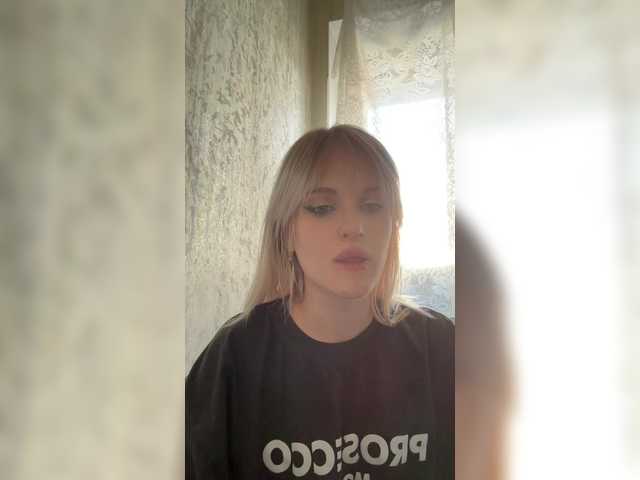 LizzuCrown live cam on BongaCams