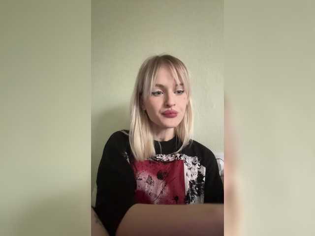 LizzuCrown live cam on BongaCams
