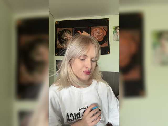LizzuCrown live cam on BongaCams