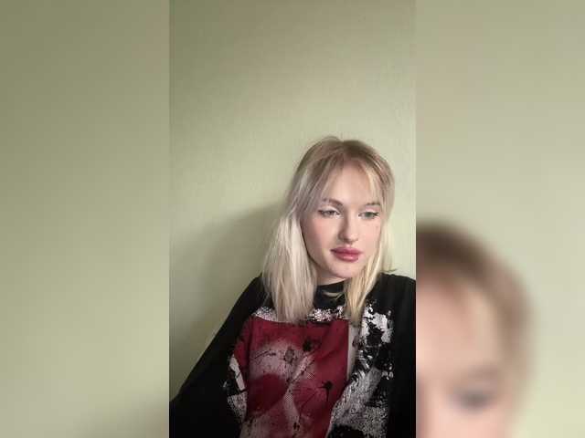 LizzuCrown live cam on BongaCams