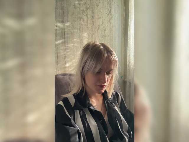 LizzuCrown live cam on BongaCams