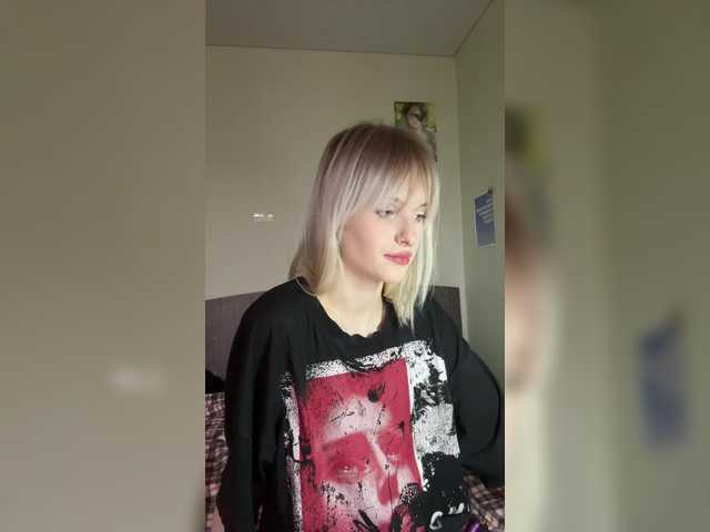 LizzuCrown live cam on BongaCams