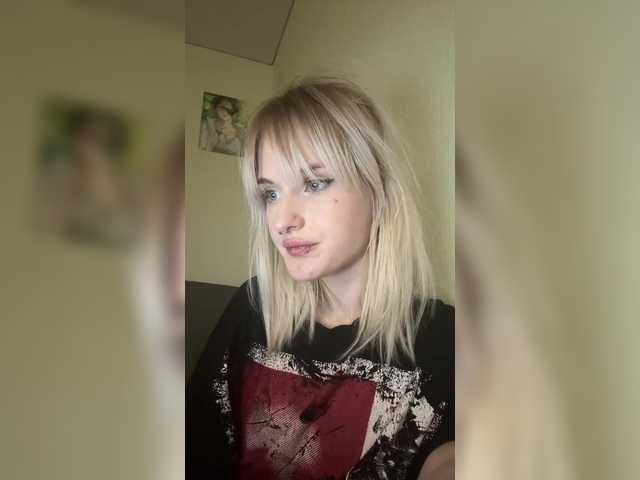 LizzuCrown live cam on BongaCams