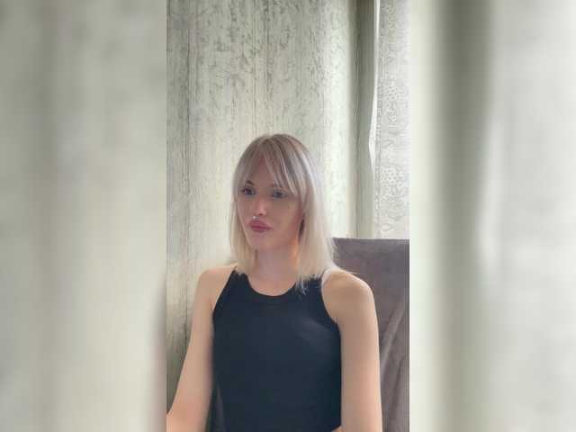 LizzuCrown live cam on BongaCams