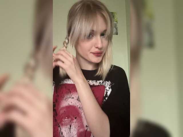 LizzuCrown live cam on BongaCams