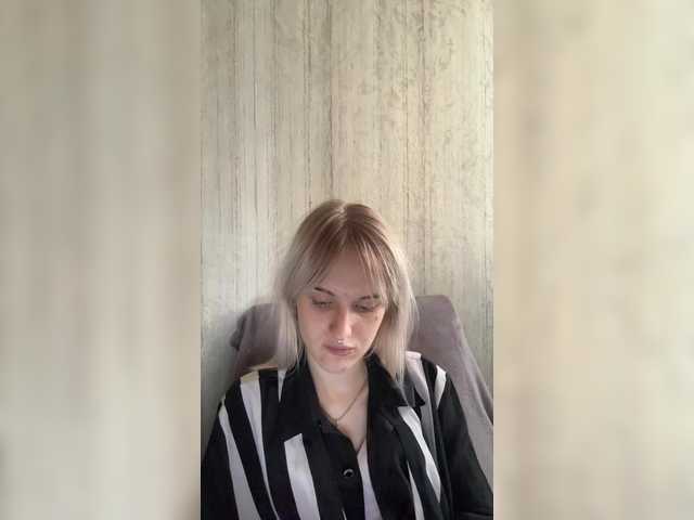 LizzuCrown live cam on BongaCams