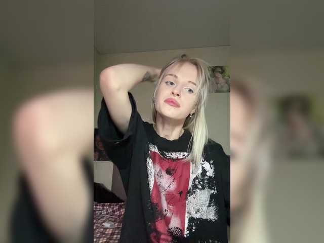 LizzuCrown live cam on BongaCams