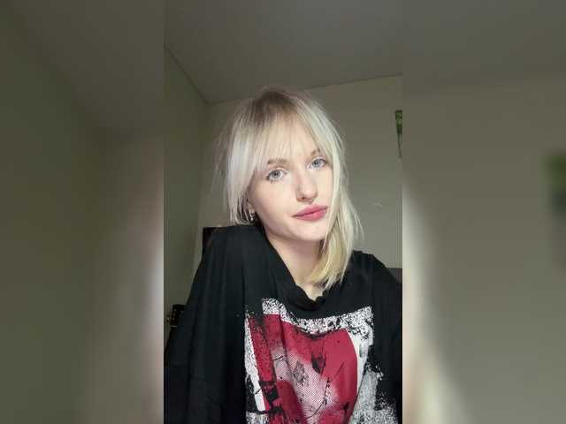 LizzuCrown live cam on BongaCams