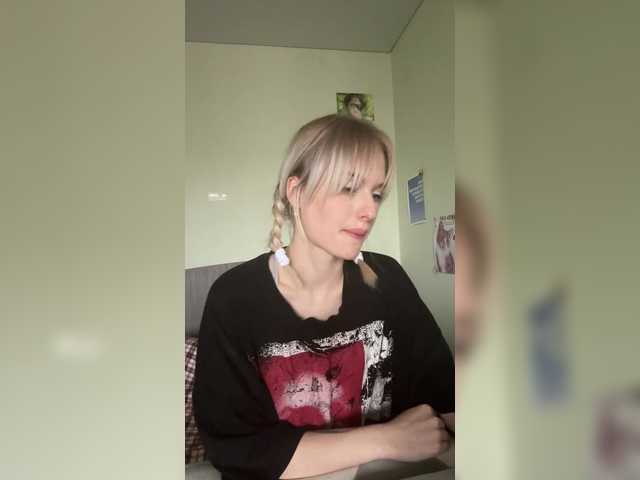 LizzuCrown live cam on BongaCams