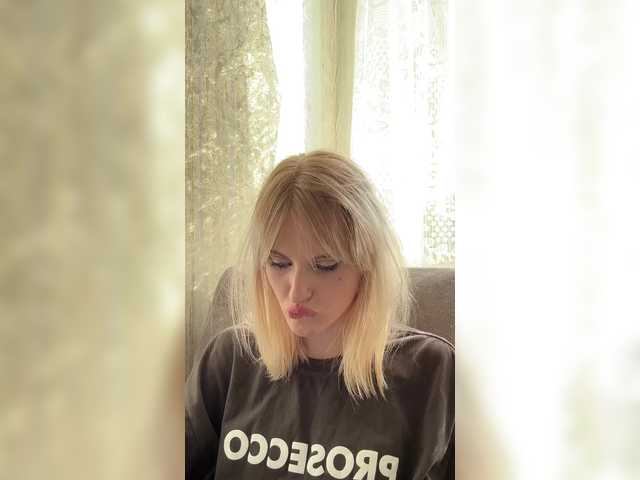 LizzuCrown live cam on BongaCams