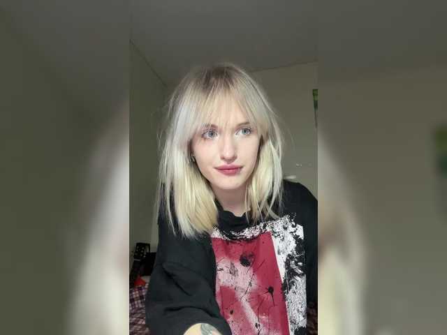 LizzuCrown live cam on BongaCams