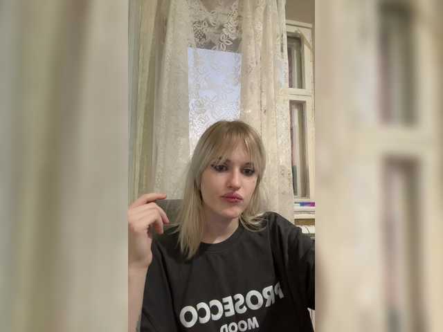 LizzuCrown live cam on BongaCams