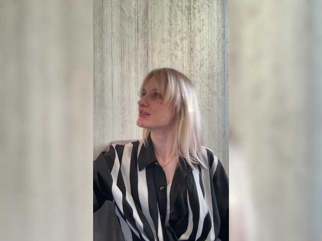 LizzuCrown live cam on BongaCams