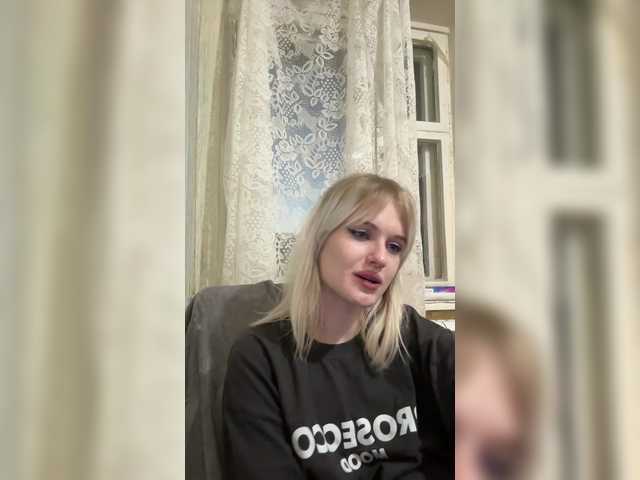 LizzuCrown live cam on BongaCams