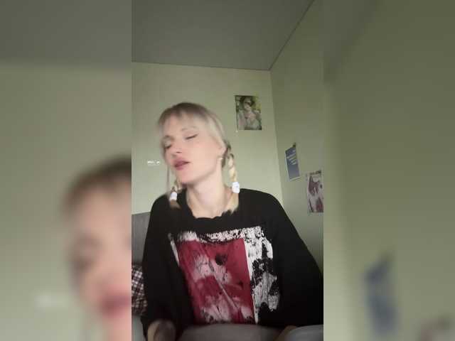 LizzuCrown live cam on BongaCams