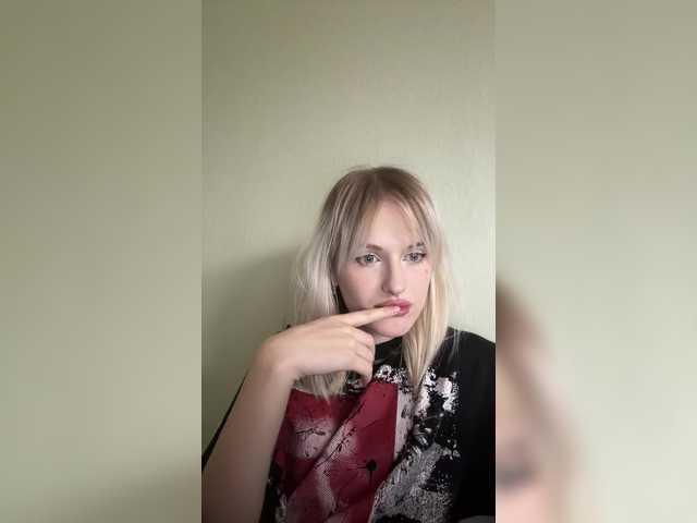 LizzuCrown live cam on BongaCams