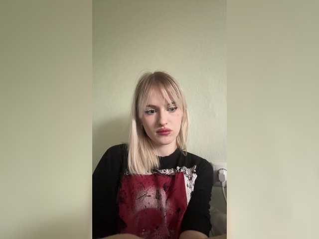 LizzuCrown live cam on BongaCams