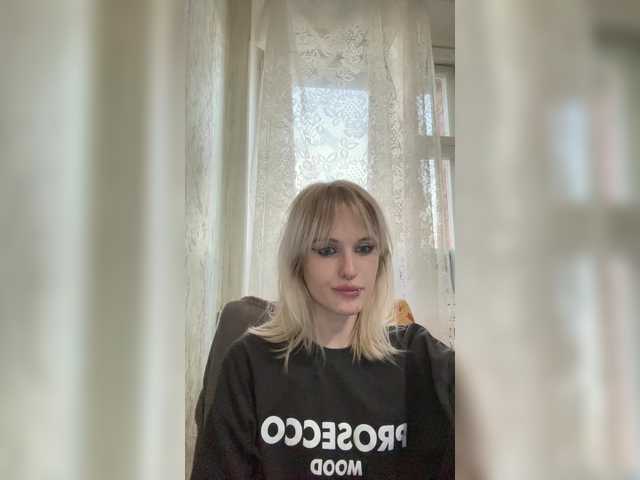 LizzuCrown live cam on BongaCams