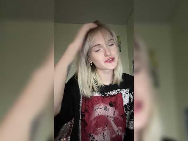 LizzuCrown live cam on BongaCams