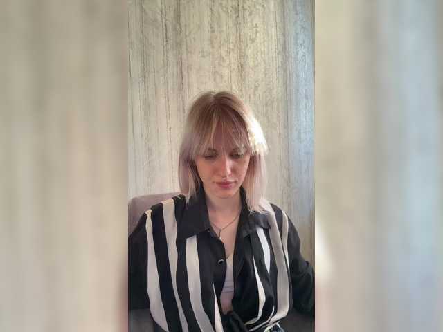 LizzuCrown live cam on BongaCams