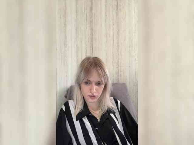 LizzuCrown webcam