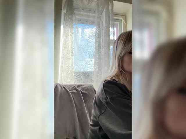 LizzuCrown webcam