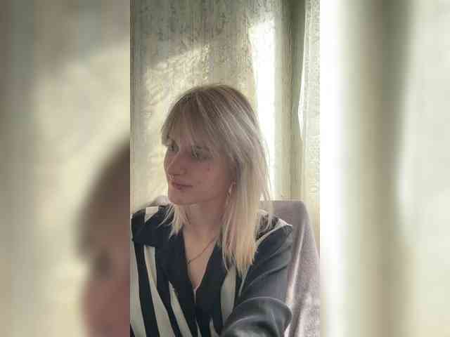 LizzuCrown webcam