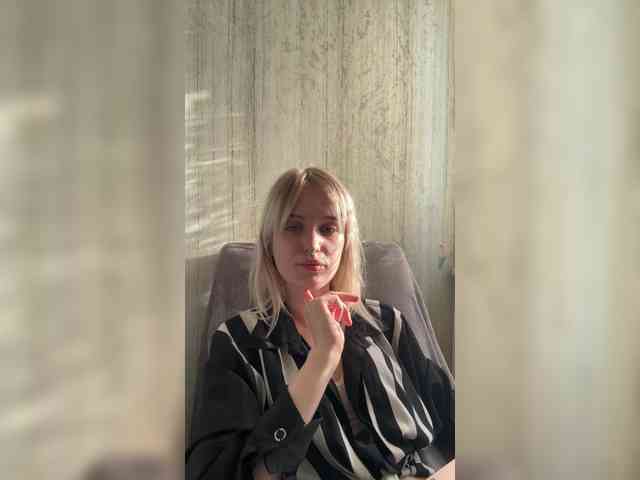 LizzuCrown webcam