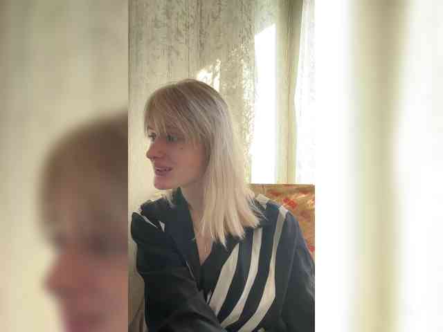 LizzuCrown webcam