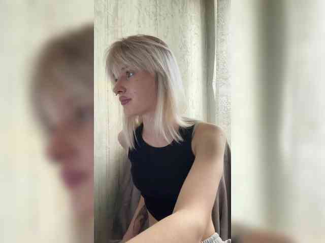 LizzuCrown webcam