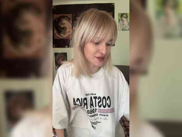 LizzuCrown webcam