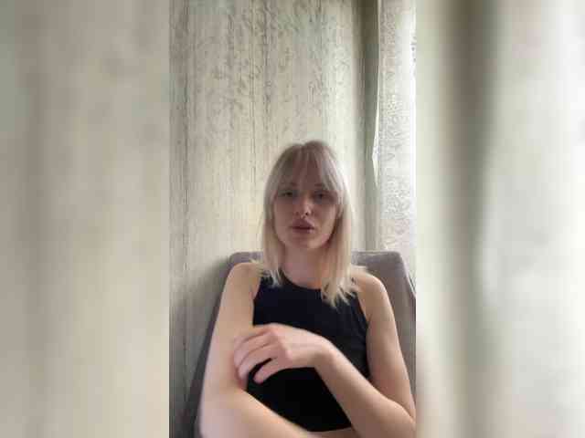 LizzuCrown webcam