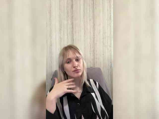 LizzuCrown webcam