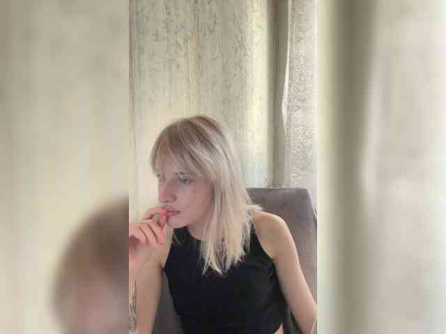 LizzuCrown webcam