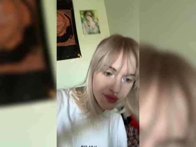 LizzuCrown webcam