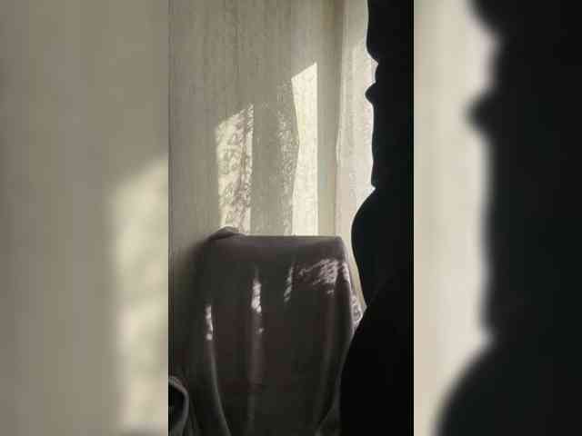 LizzuCrown webcam