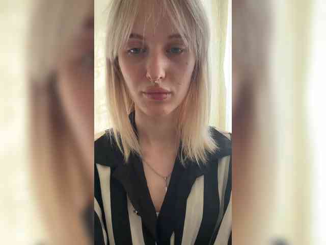 LizzuCrown webcam