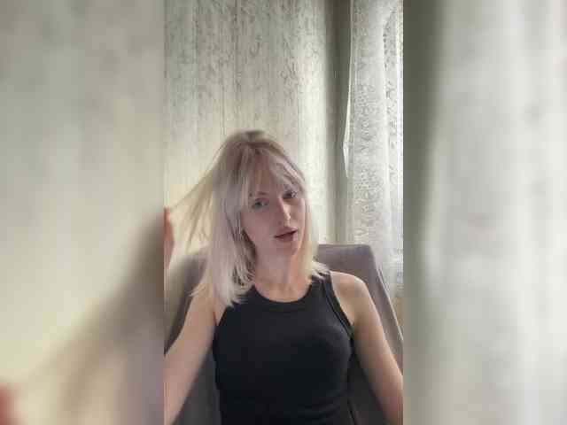 LizzuCrown webcam