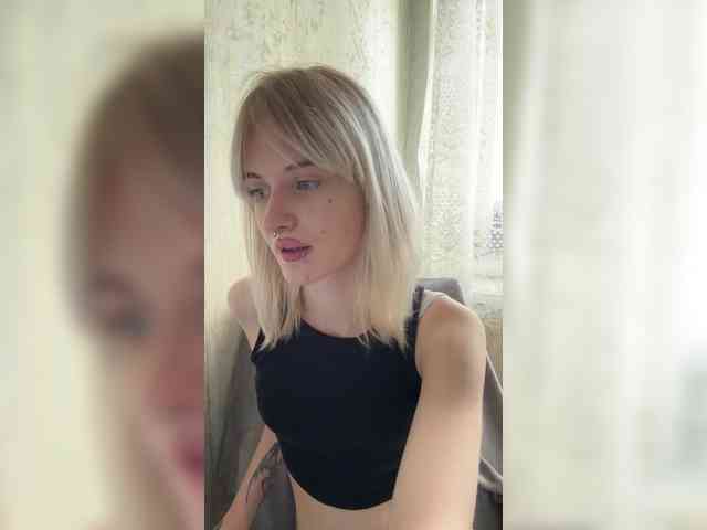 LizzuCrown webcam