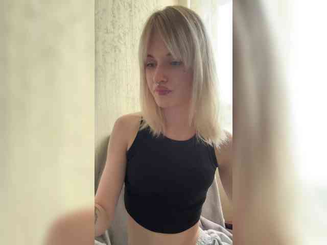 LizzuCrown webcam