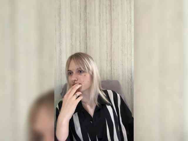 LizzuCrown webcam