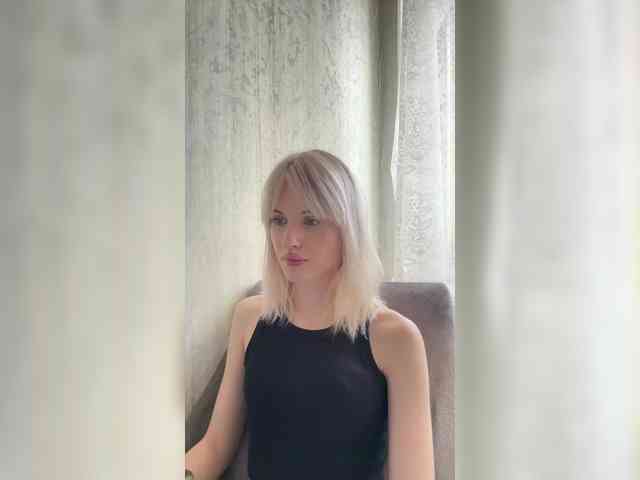 LizzuCrown webcam
