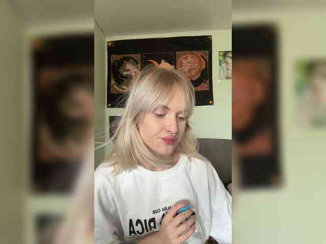 LizzuCrown webcam