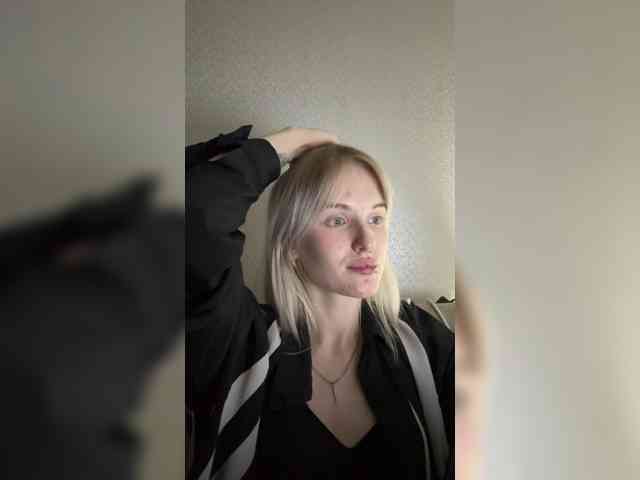 LizzuCrown webcam