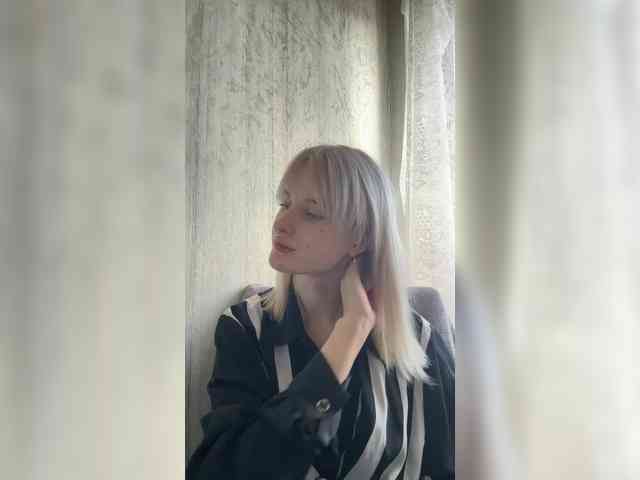 LizzuCrown webcam