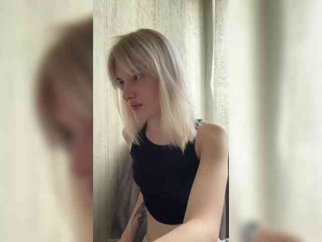 LizzuCrown webcam
