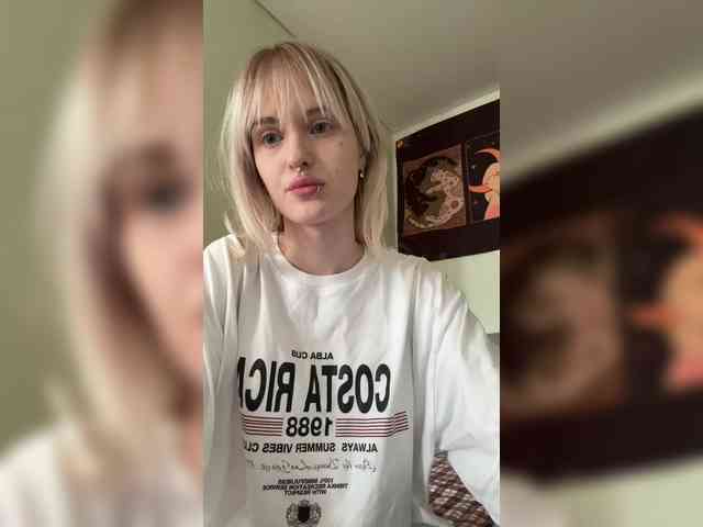 LizzuCrown webcam