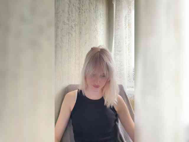 LizzuCrown webcam